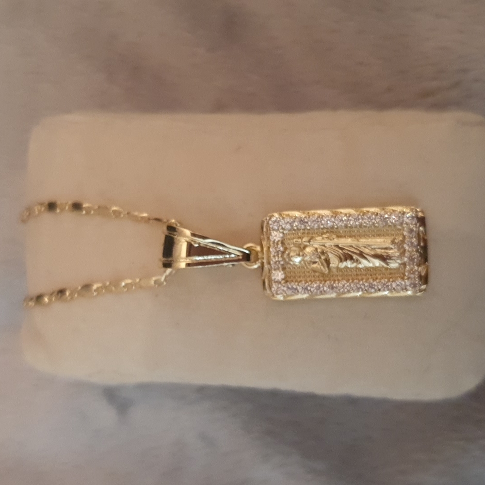 Brand New Idol Gold necklace